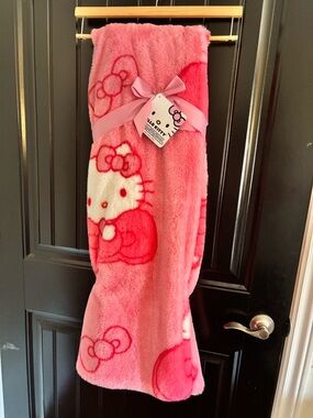Hello Kitty Plush Faux Rabbit Fur Throw in Hot Pink and Light Pink